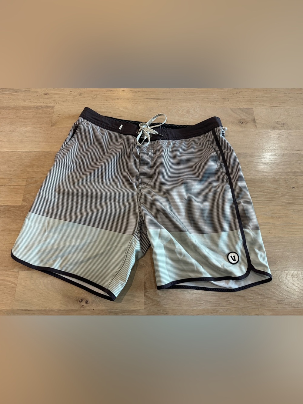 Vuori Men's Cruise Boardshorts size 34